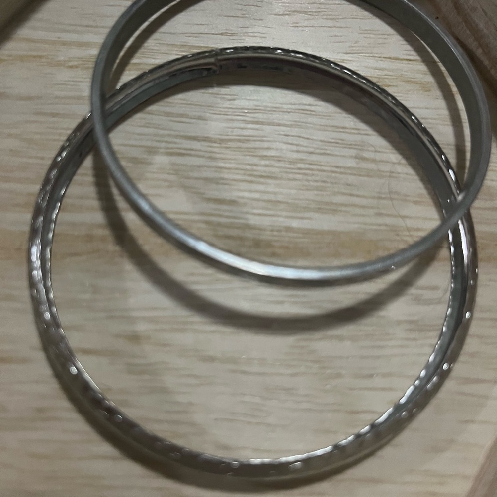 Vintage Silver tone Women’s Textured Bangle Bracelet Set mismatched 2 different